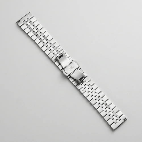 5-link stainless steel band with butterfly clasp for Apple Watch, silver, butterfly clasp detail